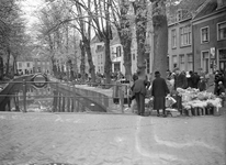 127692 Afbeelding van de bloemenmarkt op de Havik te Amersfoort.